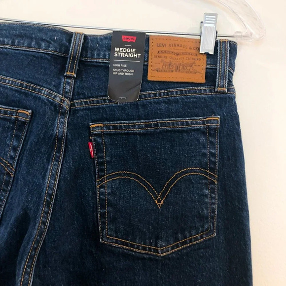 RARE Levi's Wedgie Straight Gold Chain Denim Jeans - Picture 11 of 13